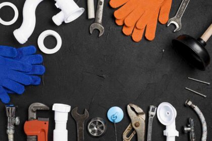 narzędzia hydraulika, który świadczy usługi hydraliczne